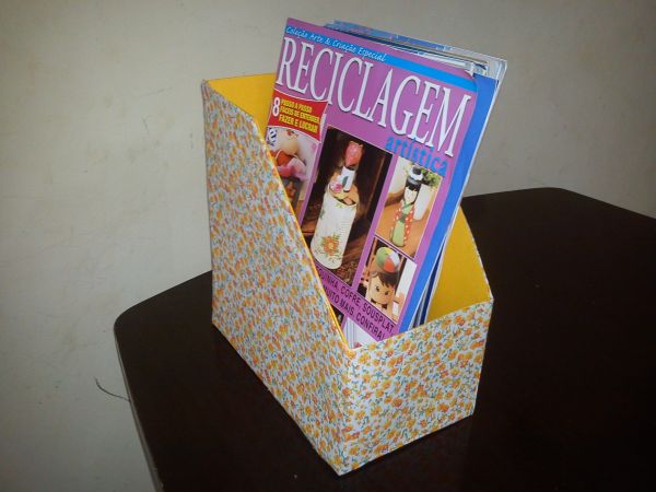Revisteiro de cartonagem